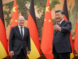 Germany’s Leader Seeks Accord With China on Covid Vaccines
