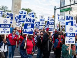 U.A.W. Extends Walkouts to More Plants, but Cites Progress in Ford Talks